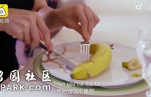 Nhà giàu Trung Quốc chi bộn tiền học cách ăn chuối cho quý tộc