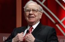 Warren Buffett tuyên bố Berkshire Hathaway đang mua thêm cổ phiếu của Amazon ngay trước đại hội cổ đông của công ty