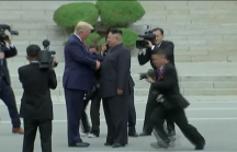 Cuộc gặp gỡ lịch sử giữa ông Donald Trump và ông Kim Jong-un tại Khu phi quân sự Triều Tiên-Hàn Quốc