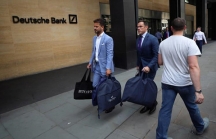 Sếp Deutsche Bank may bộ vest 1.800 USD trong ngày đuổi 18.000 nhân viên
