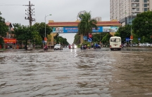 'Thiên đường' Hà Nội ngập trong biển nước sau cơn mưa lớn do bão số 3