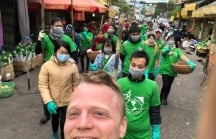 'Ông Tây lội mương thối' và hành trình 3 năm nhặt hàng nghìn tấn rác ở Hà Nội
