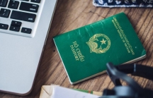 Việt Nam gần nhóm 10 quốc gia có hộ chiếu 'tệ' nhất