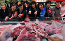 Giá tiêu dùng tại Trung Quốc tăng kỷ lục vì khủng hoảng thịt lợn