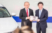 Thành công tại Việt Nam, HLV Park Hang Seo đã được tặng 4 xe hơi