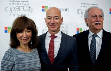 Jeff Bezos thành công nhờ 'trúng số nhiều lần'