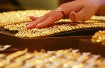 Giá vàng 'rơi tự do' về sát mốc 46 triệu đồng/lượng