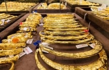 Chênh lệch giá mua - bán vàng trong nước được rút ngắn, người dân tranh thủ bán