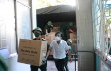 Bộ Y tế chuyển hàng chục tấn dụng cụ y tế chống dịch COVID-19 về Đà Nẵng
