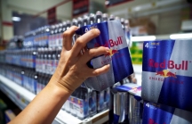 Trước khi bị người Thái tẩy chay, Red Bull trở thành thương hiệu nổi tiếng và tạo ra các tỷ phú như thế nào?