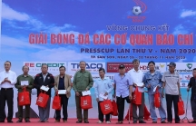 Khai mạc VCK Press Cup 2020: Trao quà cho 10 gia đình chính sách TP.Sầm Sơn và con gái Liệt sĩ Phạm Văn Hướng