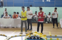 Hàng trăm bạn trẻ tranh tài tại Cuộc thi RoboCar