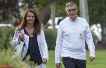Bill Gates đã chuyển bao nhiêu cổ phiếu cho Melinda trong ngày công bố ly hôn?