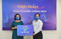 Van Phuc Group ủng hộ 100 tấn gạo, 2.000 bộ quần áo bảo hộ chống dịch COVID-19