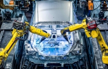 Các hãng xe quốc tế ‘đua’ sản xuất pin ô tô điện với quy mô lớn