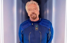 Tỷ phú Richard Branson hoàn thành chuyến bay đầu tiên vào không gian