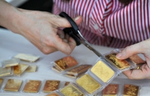 Vì sao vàng trong nước đắt hơn thế giới 9 triệu đồng/lượng?