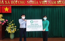 Van Phuc Group tặng 10.000 bộ đồ bảo hộ y tế cho Quận Bình Thạnh