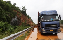 Cao tốc Đà Nẵng - Quảng Ngãi bị tê liệt chiều Nam - Bắc do sạt lở