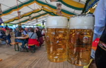 Lạm phát ở Đức: Từ cốc bia đến xe hơi đều tăng giá