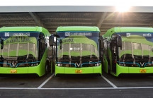 [Ảnh] Dàn xe buýt điện của Vinbus khai trương ở Hà Nội, giá vé từ 7.000 đồng