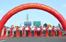 Thông xe cao tốc Trung Lương - Mỹ Thuận ‘rút ngắn’ đường về miền Tây