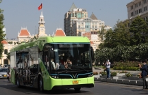 Tuyến buýt điện đầu tiên kết nối mạng lưới vận tải công cộng TP.HCM có gì đặt biệt?