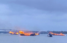 Cháy nhiều tàu du lịch và ca nô tại bến Cửa Đại ở Quảng Nam