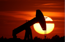 Giá xăng dầu hôm nay 16/10 giảm tiếp gần 2 USD/thùng