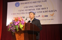 BHXH trao tặng sổ BHXH, thẻ BHYT cho người dân có hoàn cảnh khó khăn tại tỉnh Nghệ An, Hậu Giang và Kon Tum