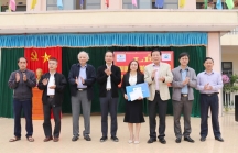 Đoàn công tác Tạp chí Nhà Đầu tư trao 100 triệu đồng học bổng tại Hà Tĩnh