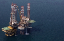Giá dầu thế giới vọt tăng sau khi Ả-rập Xê-út cắt giảm sản lượng 1 triệu thùng/ngày