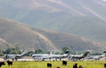 Hàng trăm máy bay tư nhân đổ bộ xuống 'trại hè của các tỷ phú' ở Mỹ