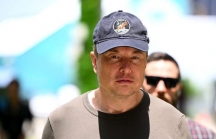 Công bố bức ảnh tỷ phú Tesla Elon Musk với giám đốc Neuralink và hai đứa con song sinh