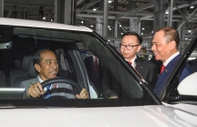 Tỷ phú Phạm Nhật Vượng đưa Tổng thống Indonesia thăm VinFast