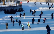 Sân băng tự nhiên lớn nhất thế giới mở cửa trở lại ở Canada