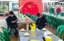 Hàng quán Hà Nội cận Tết: nơi vắng khách, nơi đóng cửa