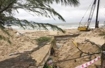 Bờ biển Đà Nẵng bị sạt lở nghiêm trọng sau đợt mưa lũ lịch sử