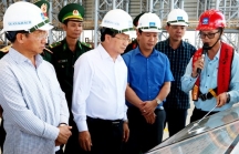 Phó thủ tướng Trịnh Đình Dũng kiểm tra tình hình kinh doanh và khai thác hải sản tại Hà Tĩnh