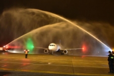 Tàu bay Vietravel Airlines lần đầu tiên hạ cánh tại sân bay căn cứ Phú Bài