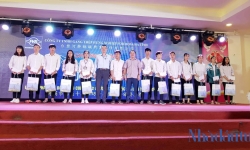 Formosa trao tặng 400 suất học bổng “Chắp cánh ước mơ” cho học sinh nghèo vượt khó