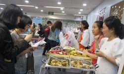 Thực phẩm ngoại 'lấy lòng' người Việt