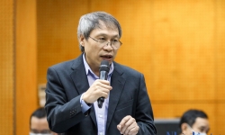 PGS.TS. Bùi Quang Tuấn: 'Cần vay thêm trong nước và quốc tế để phục hồi kinh tế'