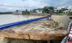 Hàng nghìn hộ dân ở Khánh Hòa khốn đốn vì sà lan đâm vỡ đường ống dẫn nước