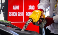 Một góc nhìn về giá xăng dầu