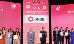 DNSE nhận giải thưởng Top 10 Thương hiệu mạnh – Tiên phong đổi mới sáng tạo