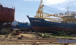 Tàu vỏ thép: Doanh nghiệp đóng tàu lại ‘doạ’ kiện ngược ngư dân