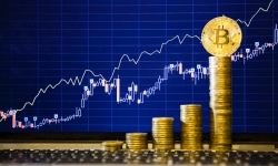NHNN cảnh báo nhà đầu tư máy 'đào' Bitcoin: 'Không có của từ trên trời rơi xuống'