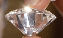 Thẻ Kim cương: Kênh đầu tư mới cho giới nhà giàu