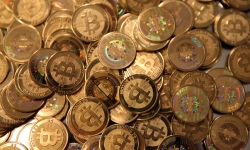 Giá Bitcoin ngày 10/12: Rớt giá thê thảm